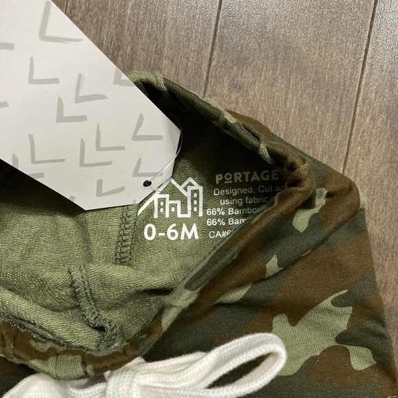 Portage and Main -Baby Girl Shorts - Picture 2 of 3